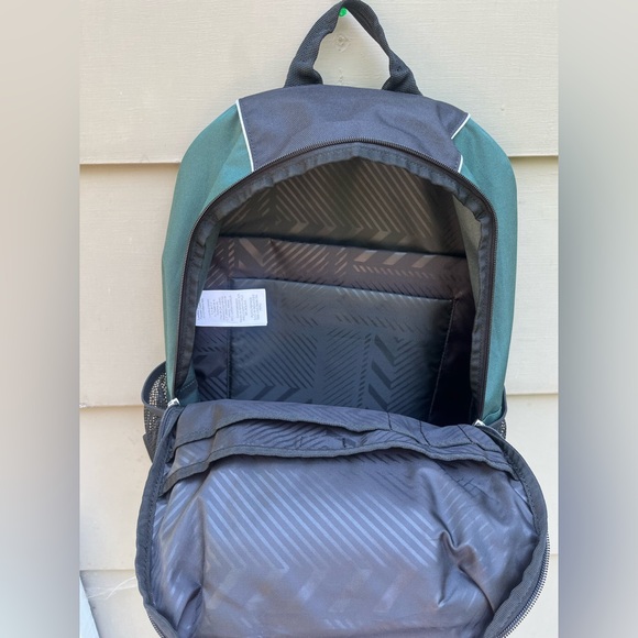 Oakley backpack / book bag - Picture 3 of 4